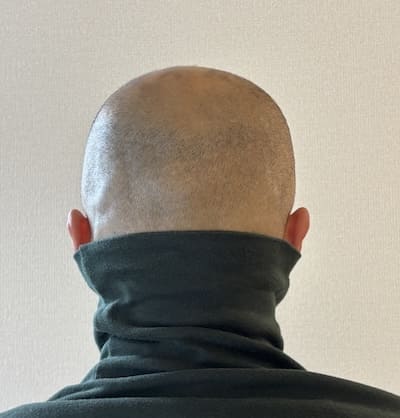 メンズのタートルネックを着ている実際の画像