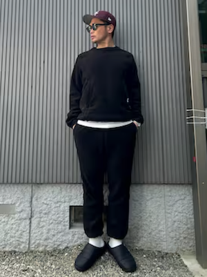 フリーつパンツのおしゃれコーデ