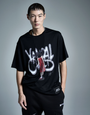 マタンアヴニールの服をきた人