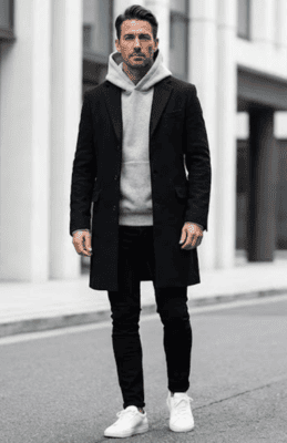 パーカーの上にコートを重ね着コーデ①(イメージ画像)